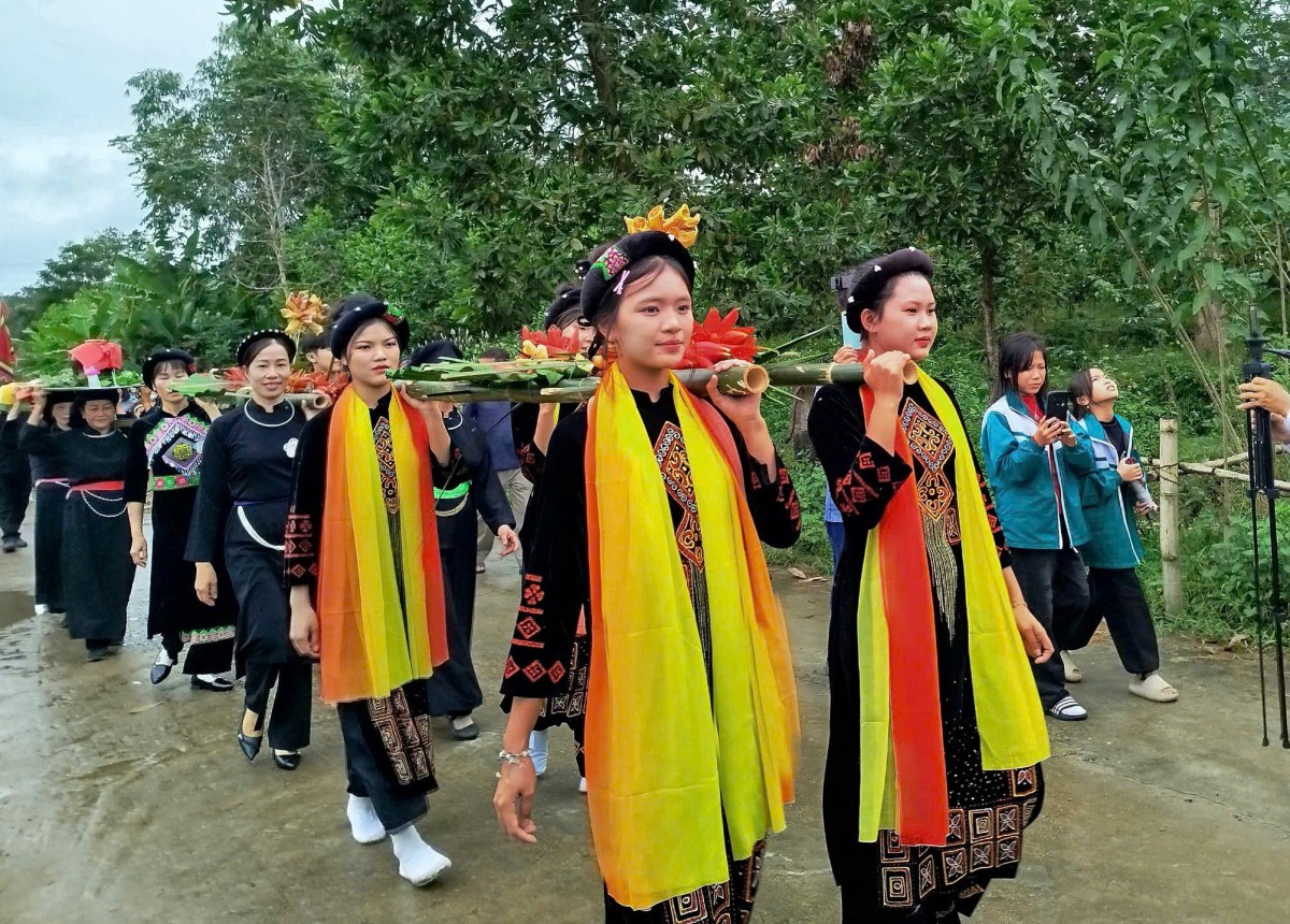 Lễ hội giã cốm mừng cơm mới gìn giữ hồn cốt văn hoá người Tày ở Đức Lương