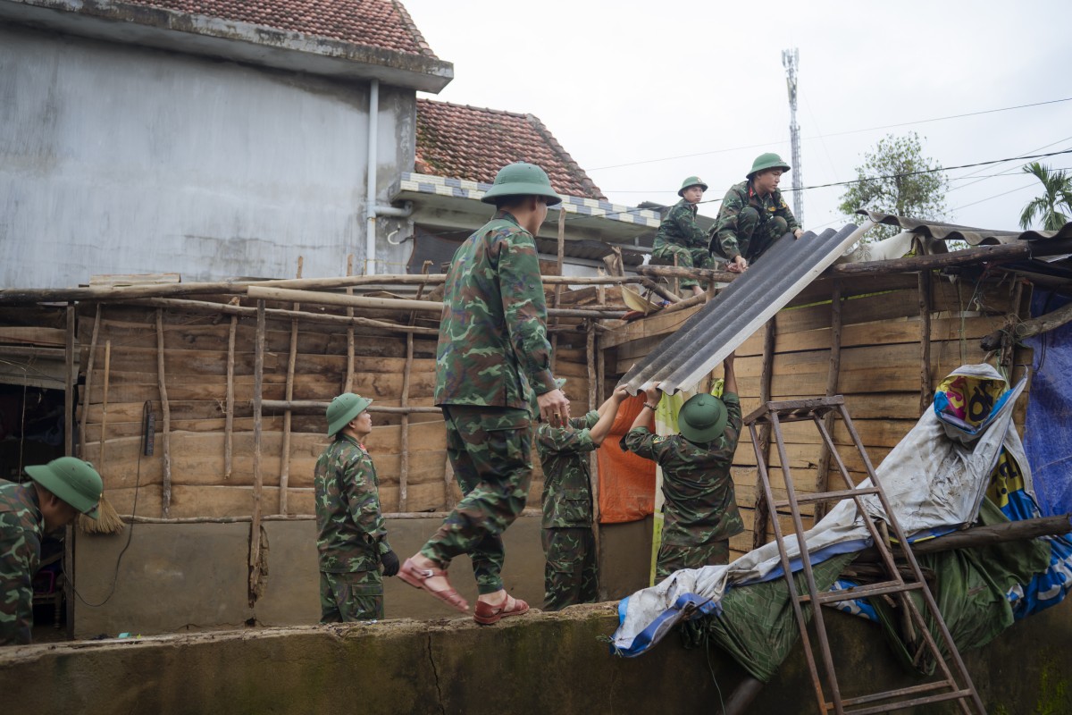 Chính quyền địa phương kêu gọi các đơn vị, lực lượng: quân đội, công an, đoàn viên, thanh niên cùng cộng đồng, đồng sức, đồng lòng...