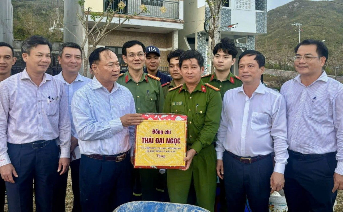 Bí thư Tỉnh ủy Gia Lai kiểm tra công tác xây dựng nhà ở cho người dân bị thiệt hại do bão lũ