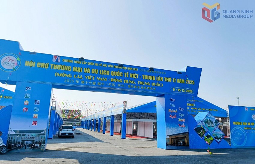 Hội chợ được tổ chức tại quảng trường Trung tâm phường Móng Cái 1.