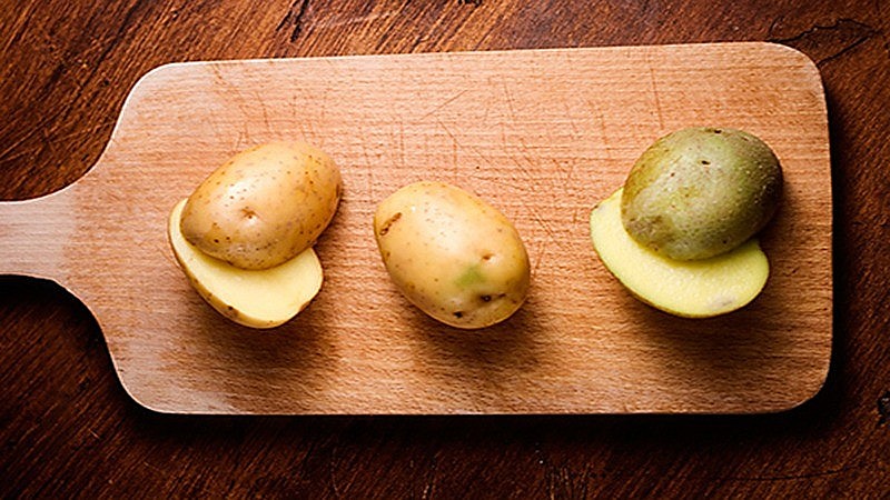 Cách đơn giản loại bỏ độc tố trong khoai