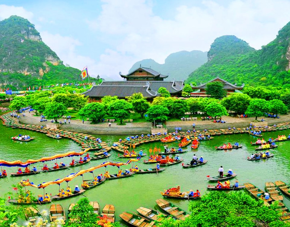 Du lịch Ninh Bình “cán mốc” 20.000 tỷ đồng doanh thu 11 tháng