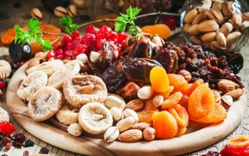 Trái cây tươi và trái cây khô khác nhau thế nào về giá trị dinh dưỡng?