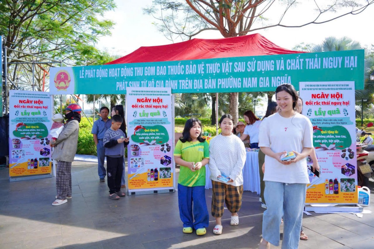 Lâm Đồng: Phường Nam Gia Nghĩa phát động thu gom bao gói thuốc BVTV và chất thải nguy hại Lâm Đồng: Phường Nam Gia Nghĩa phát động thu gom bao gói thuốc BVTV và chất thải nguy hại