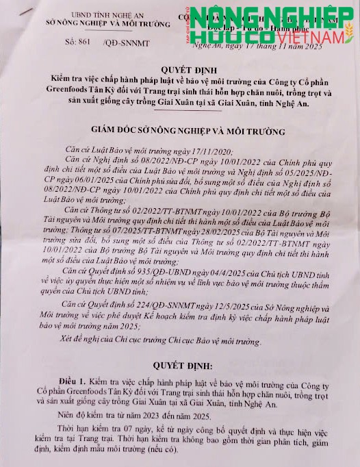 Nghệ An: Nước khe đổi màu nghi trang trại lợn xả thải, cả xóm thấp thỏm đóng kín cửa cả ngày
