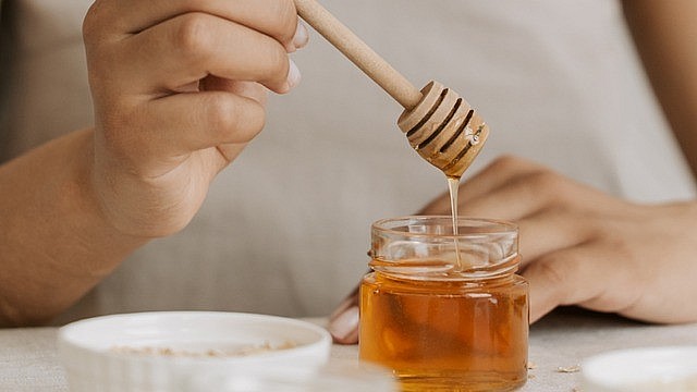 Nên ăn mật ong vào thời điểm nào là tốt nhất?