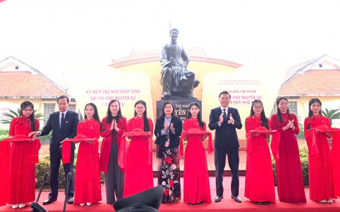 Long trọng khai mạc Trưng bày chuyên đề “Đại thi hào Nguyễn Du - Ngàn năm nhớ mãi”