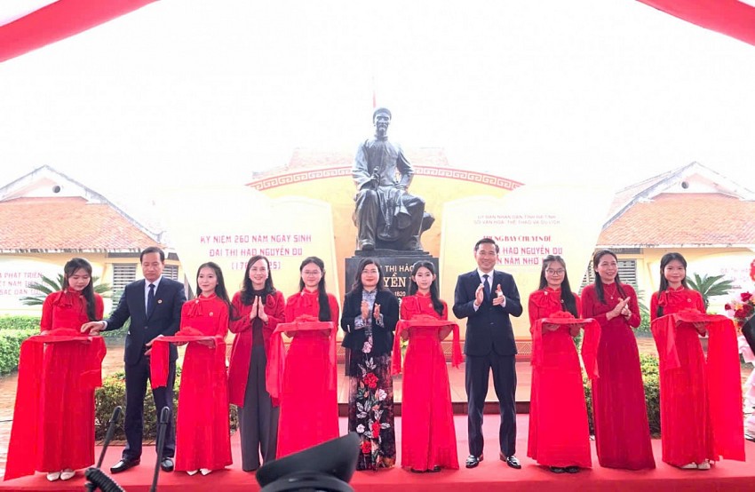 Long trọng khai mạc Trưng bày chuyên đề “Đại thi hào Nguyễn Du - Ngàn năm nhớ mãi”