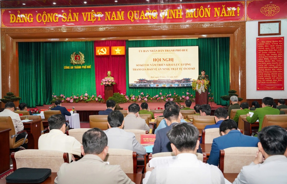 Sáng 19/12/2025, UBND Tp. Huế đã tổ chức Hội nghị sơ kết 1 năm triển khai lực lượng tham gia bảo vệ an ninh, trật tự (ANTT) ở cơ sở trên địa bàn thành phố.
