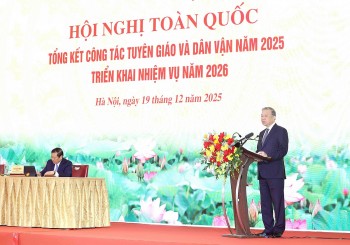 Giữ vững định hướng chính trị, bảo vệ vững chắc nền tảng tư tưởng của Đảng trong kỷ nguyên số (*)