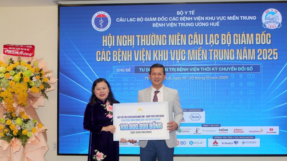 CLB Giám đốc các BV miền Trung 2025: Y tế hiện đại, nhân văn và phát triển bền vững ội nghị còn lan tỏa tinh thần nhân ái, trách nhiệm xã hội thông qua các chương trình hỗ trợ bệnh nhân có hoàn cảnh khó khăn.