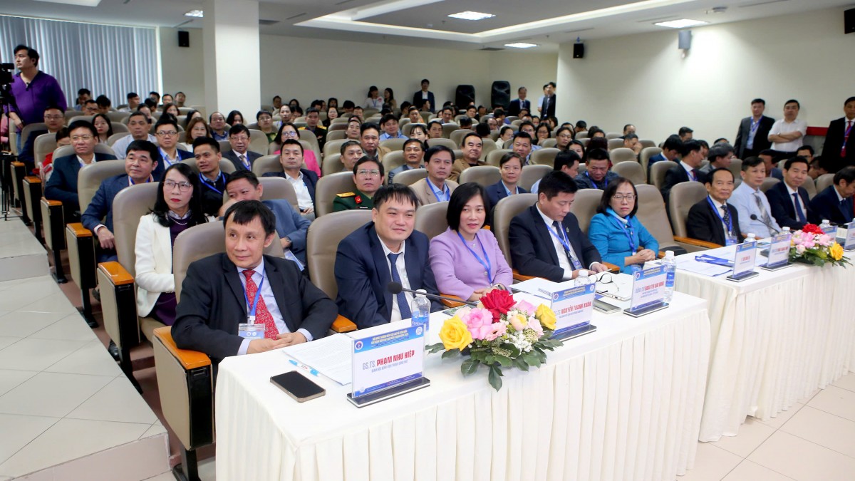 CLB Giám đốc các BV miền Trung 2025: Y tế hiện đại, nhân văn và phát triển bền vững