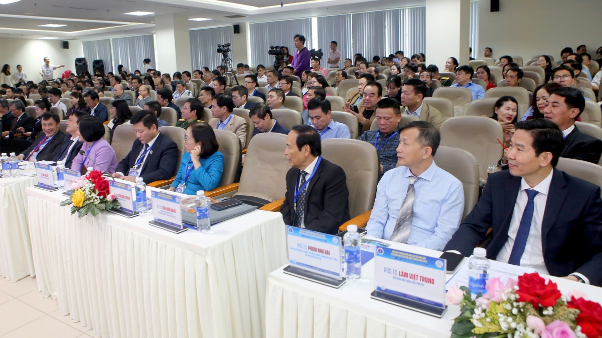 CLB Giám đốc các BV miền Trung 2025: Y tế hiện đại, nhân văn và phát triển bền vững