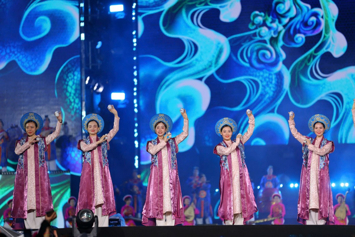 Du lịch Huế - một năm du lịch sôi động, giàu bản sắc và thành công