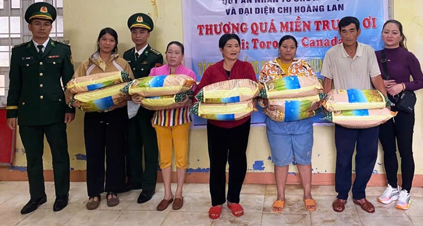 Đắk Lắk: Tặng 2,5 tấn lúa giống cho bà con vùng lũ Sông Cầu