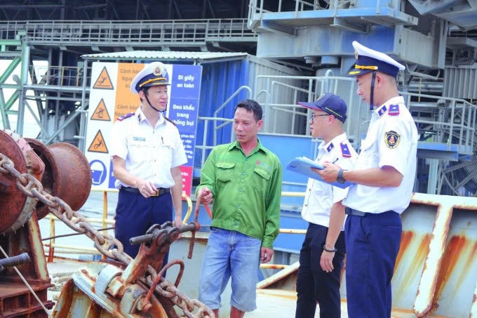 Cảng vụ ĐTNĐ khu vực I không ngừng nâng cao công tác quản lý cảng, bến thủy nội địa