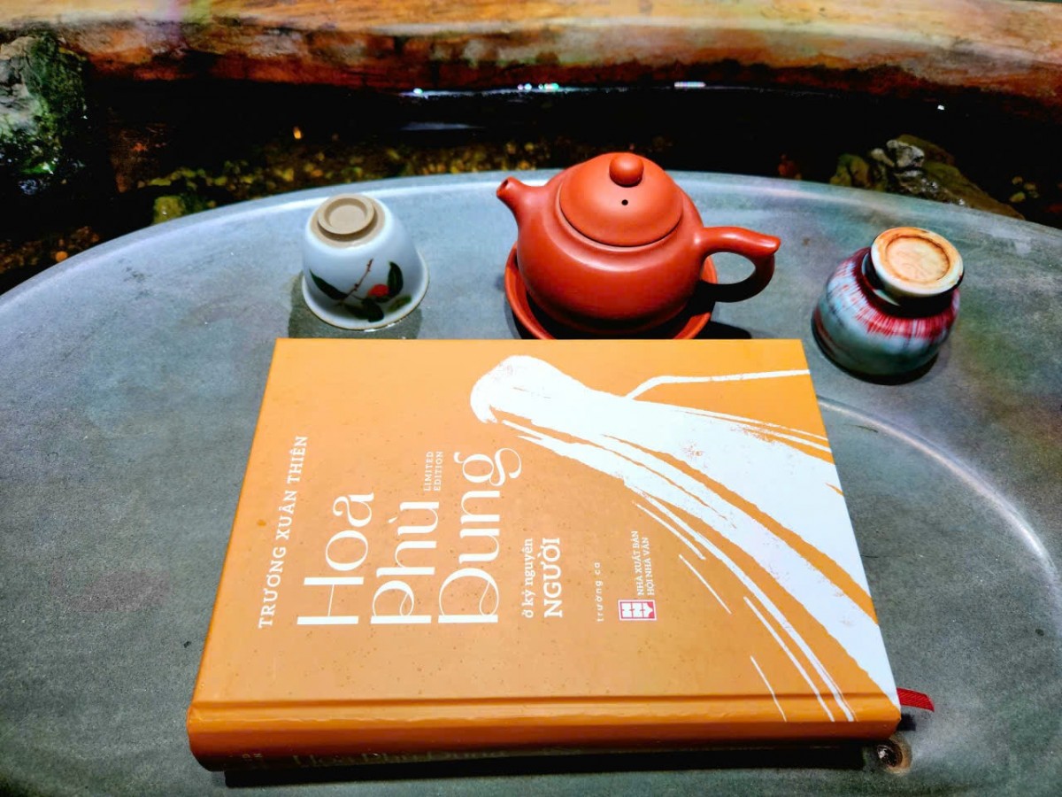 Đóa phù dung nở rộ từ những kẻ nứt linh hồn