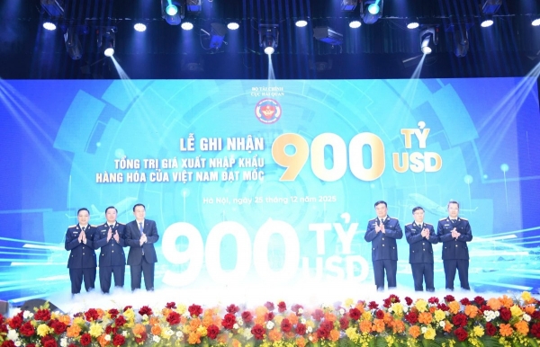 Thương mại Việt Nam lập cột mốc mới, xuất nhập khẩu năm 2025 vượt 900 tỷ USD