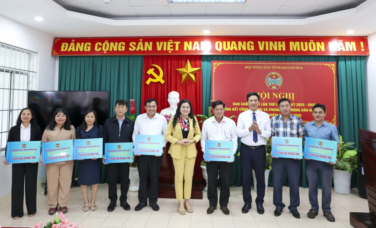 Khánh Hòa: Hỗ trợ 10 tấn lúa giống giúp nông dân vùng lũ sớm khôi phục sản xuất