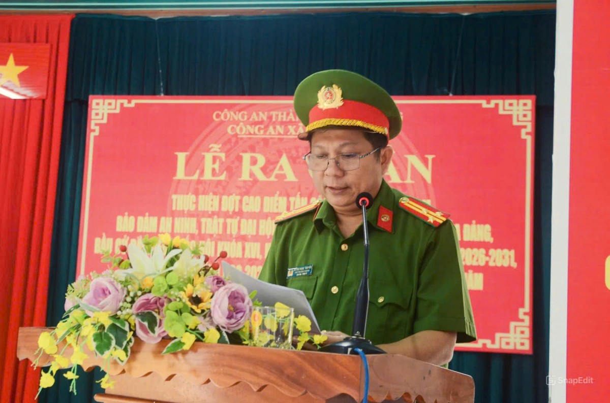 Thượng tá Huỳnh Ngọc Truyền, Ủy viên Ban Thường vụ Đảng ủy xã, Bí thư Chi bộ, Trưởng Công an xã Sơn Cẩm Hà phát biểu tại lễ ra quân thực hiện đợt cao điểm tấn công, trấn áp tội phạm.