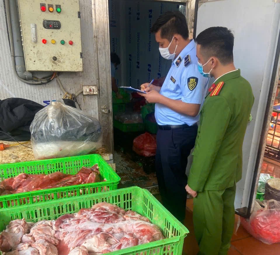 Hưng Yên tiến hành kiểm tra 02 cơ sở giết mổ có dấu hiệu vi phạm về an toàn thực phẩm