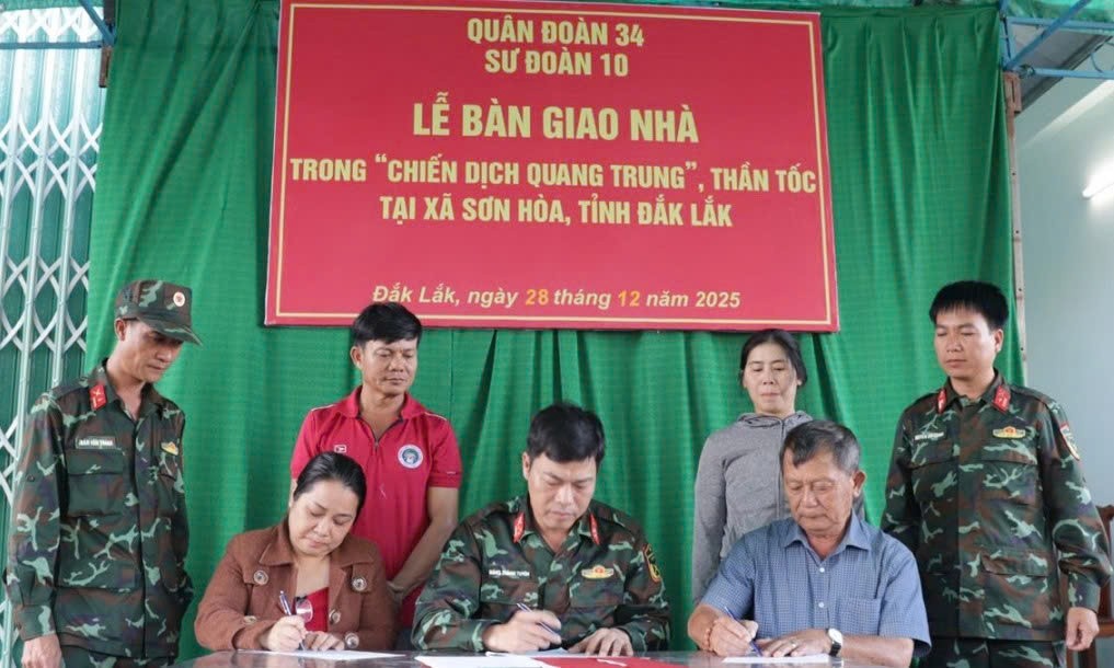 Đắk Lắk: Bàn giao 5 căn nhà “thần tốc” cho người dân xã Sơn Hòa