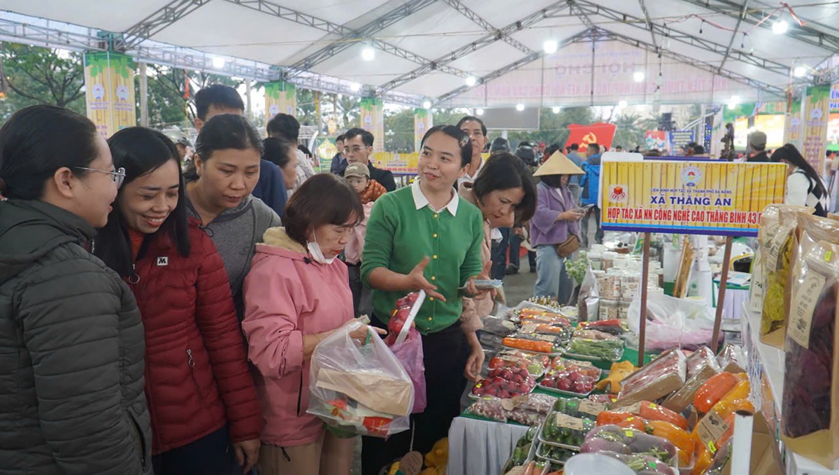 Khai mạc triển lãm trưng bày, giới thiệu hơn 400 sản phẩm OCOP Đà Nẵng năm 2025