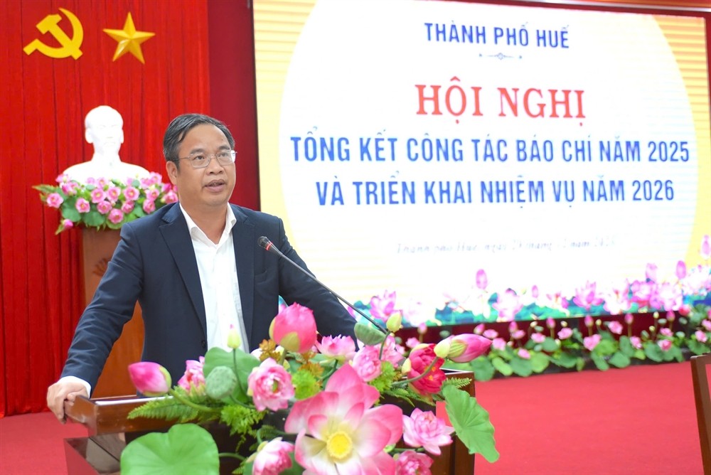 Đồng chí Phạm Đức Tiến - Phó Bí thư Thường trực Thành ủy Huế ghi nhận và biểu dương những đóng góp to lớn của đội ngũ người làm báo đối với sự phát triển của thành phố