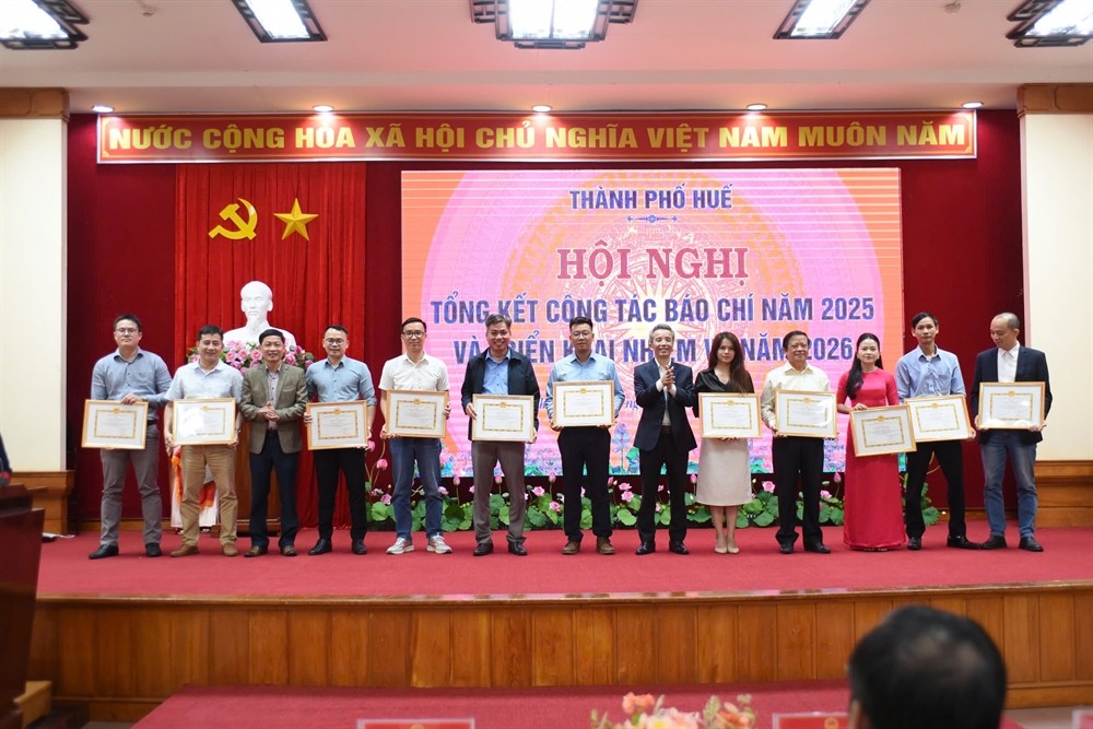 Tại hội nghị đã diễn ra Lễ trao Giải Báo chí về xây dựng Đảng thành phố Huế lần thứ IV