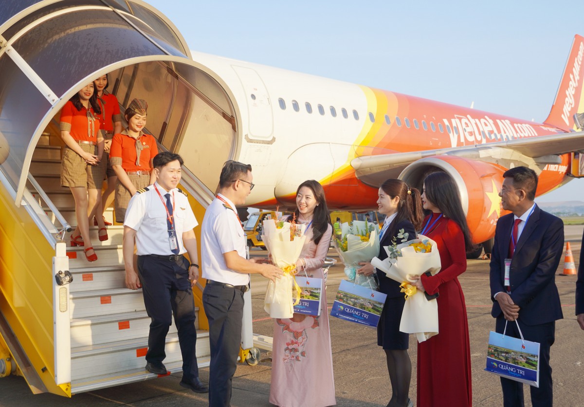 Tổ chức đón các đoàn khách tham quan du lịch đầu tiên đến Quảng Trị năm 2026