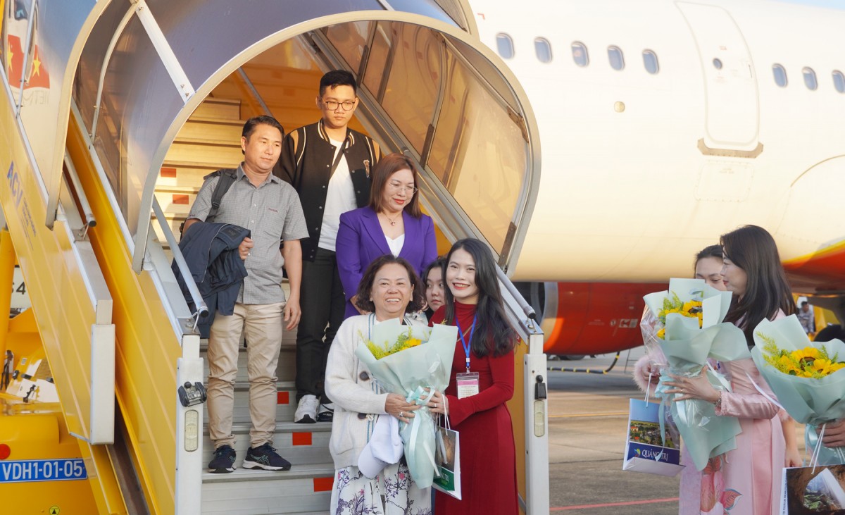 Tổ chức đón các đoàn khách tham quan du lịch đầu tiên đến Quảng Trị năm 2026