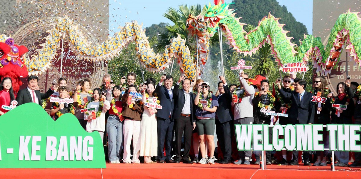 Tổ chức đón các đoàn khách tham quan du lịch đầu tiên đến Quảng Trị năm 2026