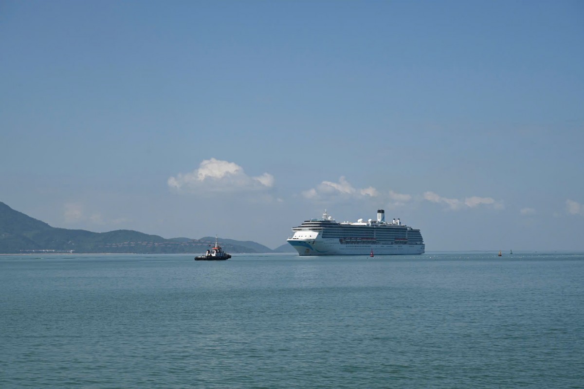 Chuyến tàu Adora Mediterranea mang quốc tịch Bahamas cập cảng đúng vào dịp đầu năm mới với 2.680 hành khách quốc tế và 920 thuyền viên trên tàu