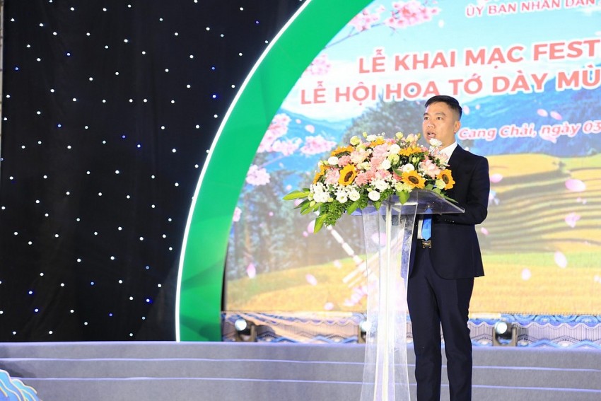 Rực rỡ sắc hoa Tớ Dày trên non cao Mù Cang Chải