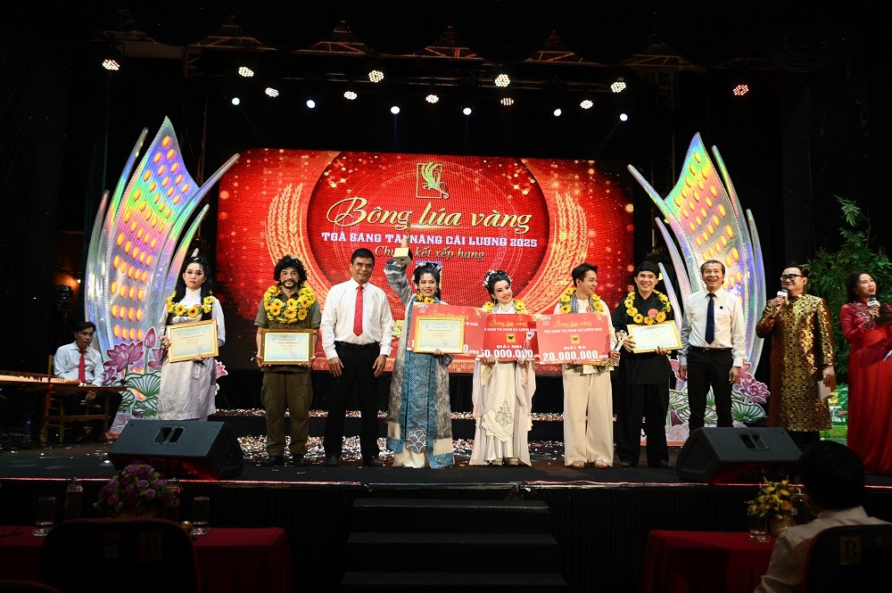 Bình Điền – 32 năm bền bỉ đồng hành cùng Toả sáng Tài năng Cải lương Việt