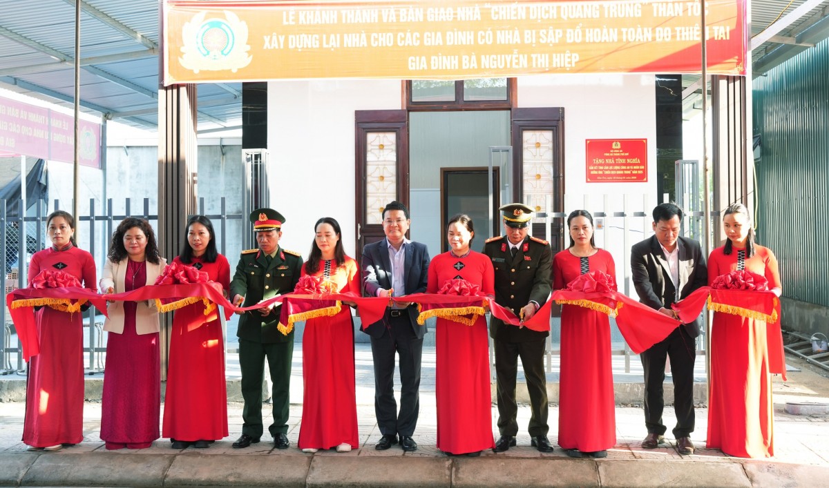 Công an TP Huế đã hoàn thành sớm Chiến dịch Quang Trung, khánh thành và bàn giao nhà ở cho các hộ dân tại xã Khe Tre bị thiệt hại do thiên tai