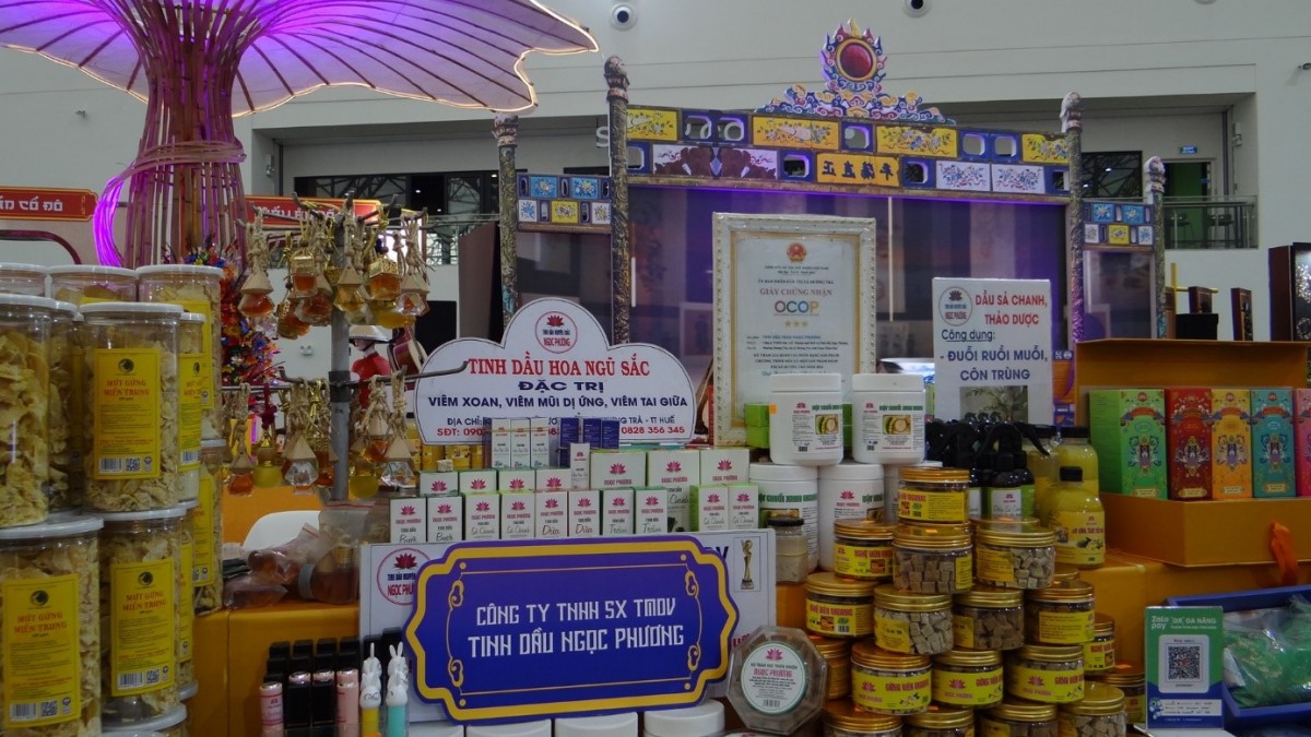 Tinh dầu Ngọc Phương - Hương liệu thiên nhiên, giá trị đặc sản vùng miền