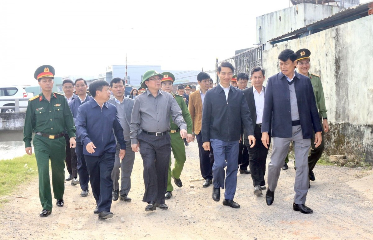 Phó Thủ tướng Hồ Quốc Dũng kiểm tra công tác xây dựng, sửa chữa nhà tại Gia Lai