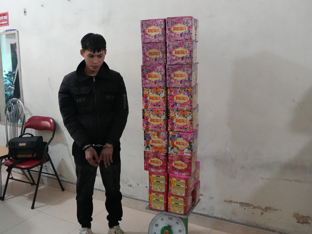 Cao Bằng: Bắt giữ đối tượng vận chuyển 53 kg pháo hoa nổ trái phép