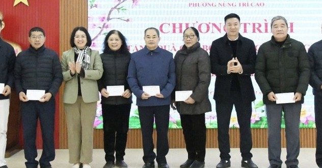 Cao Bằng: Phường Nùng Trí Cao trao 170 suất quà hỗ trợ người dân bị ảnh hưởng thiên tai