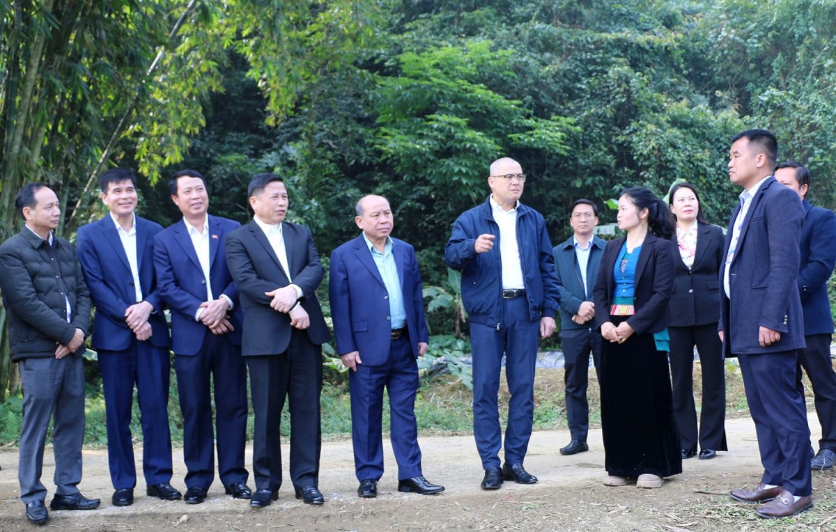 Phú Thọ: Bí thư Tỉnh ủy Phạm Đại Dương thăm mô hình nông nghiệp sạch và trao tặng thiết bị học tập cho trường học vùng cao