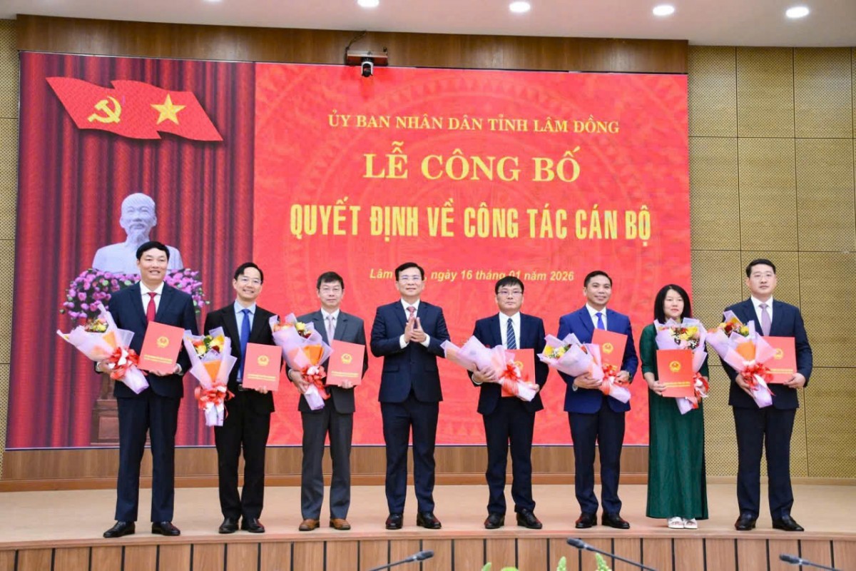 UBND tỉnh Lâm Đồng công bố các quyết định điều động, bổ nhiệm cán bộ