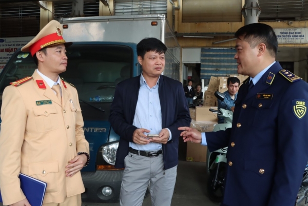 Hà Nội: Thu giữ hàng nghìn sản phẩm nghi nhập lậu trước thềm Tết Nguyên đán