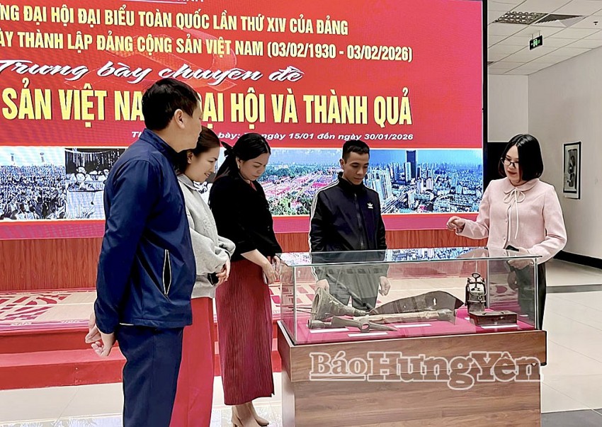 Hưng Yên: Trưng bày tư liệu quý về lịch sử vẻ vang của Đảng qua các kỳ Đại hội