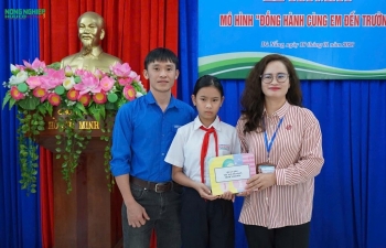 Lan tỏa sẻ chia với mô hình “Đồng hành cùng em đến trường”