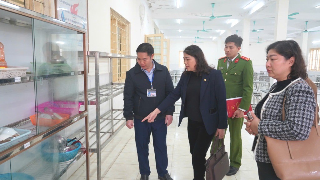 Cao Bằng: Kiểm tra công tác đảm bảo an toàn thực phẩm dịp Tết Nguyên đán Bính Ngọ