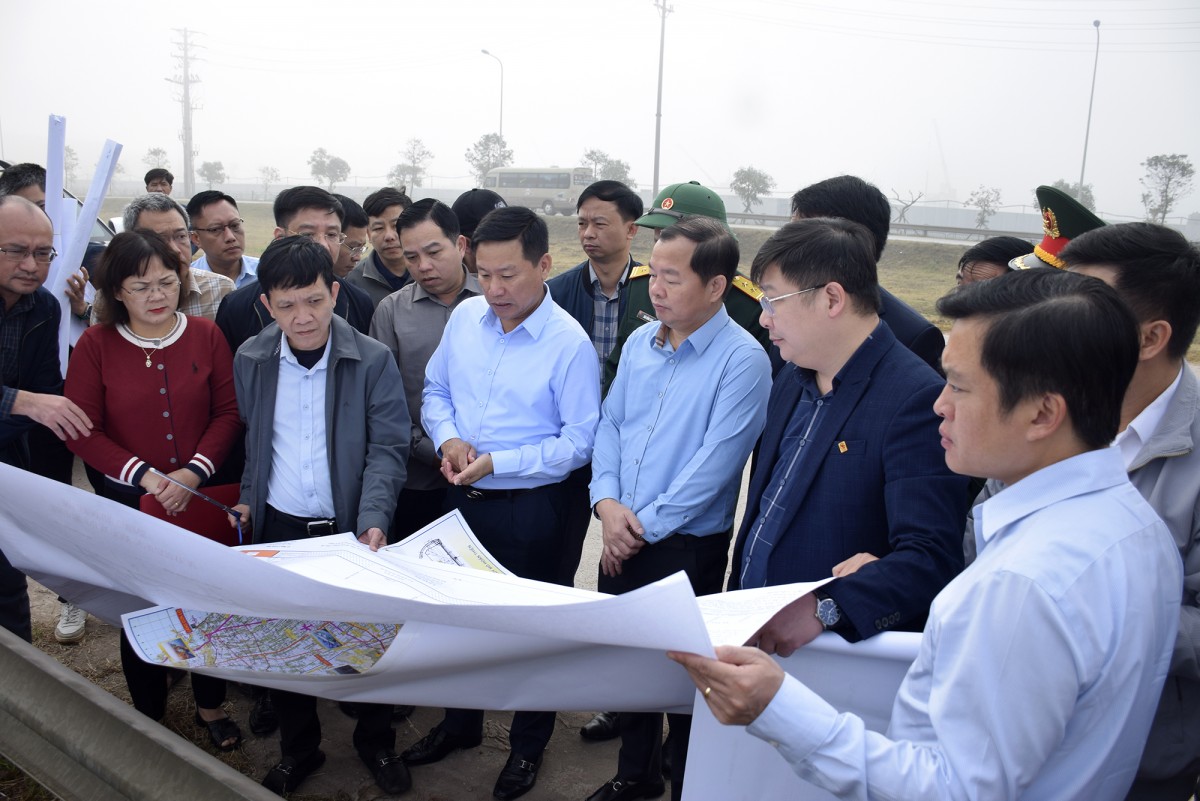 Cấp phép hàng trăm mỏ vật liệu phục vụ dự án đường bộ cao tốc Vinh - Thanh Thủy