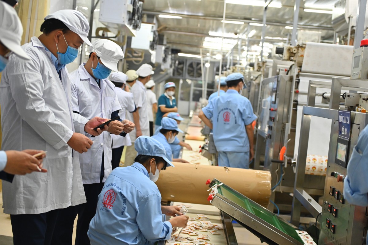 Cục trưởng Trần Hữu Linh kiểm tra, đánh giá nguồn cung hàng hóa phục vụ Tết tại Hà Nội