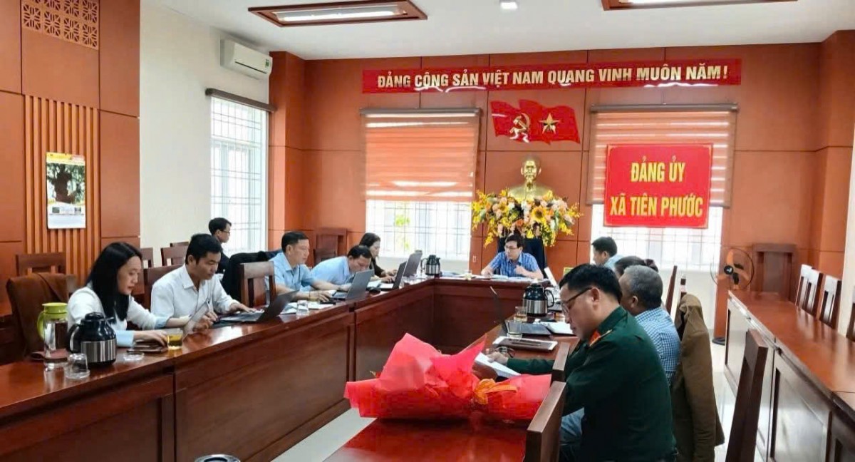 Quang cảnh buổi họp