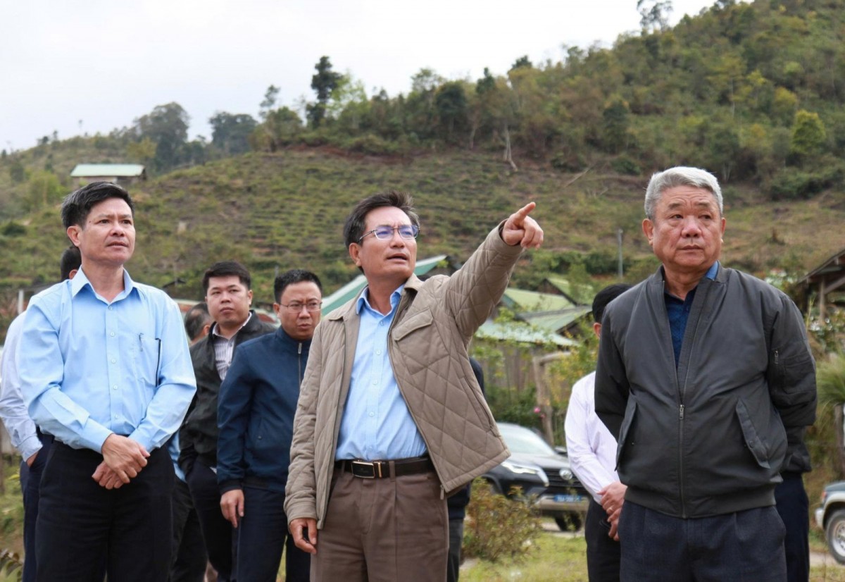 Phó Chủ tịch UBND tỉnh Nguyễn Ngọc Sâm kiểm tra các vùng sản xuất nông nghiệp đặc thù trên địa bàn xã Măng Bút.